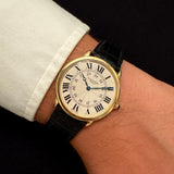 Cartier Ronde Louis Cartier (Collection Privée Cartier Paris) – Guilloché Dial – 34 mm – Manual Winding – Ref. W1527951 – Circa 2000s